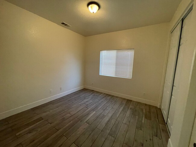 Building Photo - Victorville- Tanamera Home-  4 Bedrooms, 3...