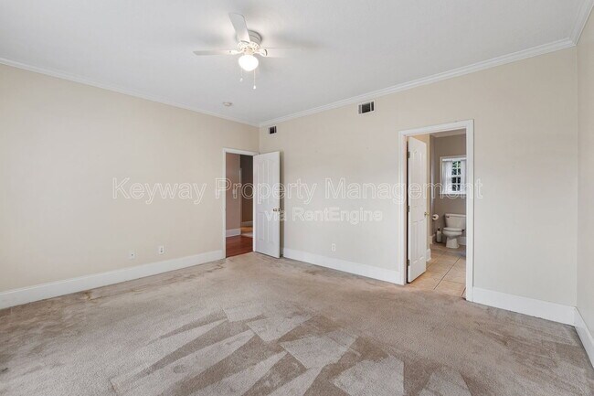 Building Photo - 4890 Somerset Dr
