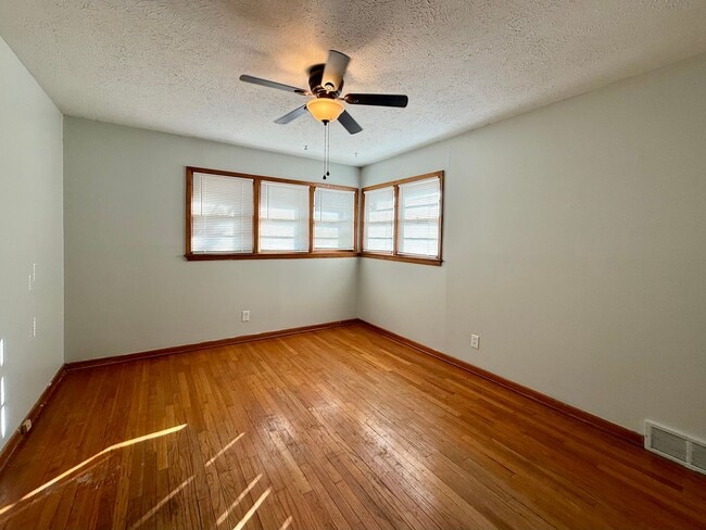 Building Photo - 2263 S Glendale St