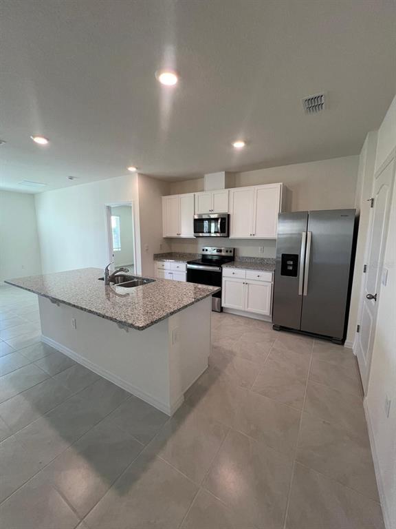 Building Photo - 631 Park Pl Blvd