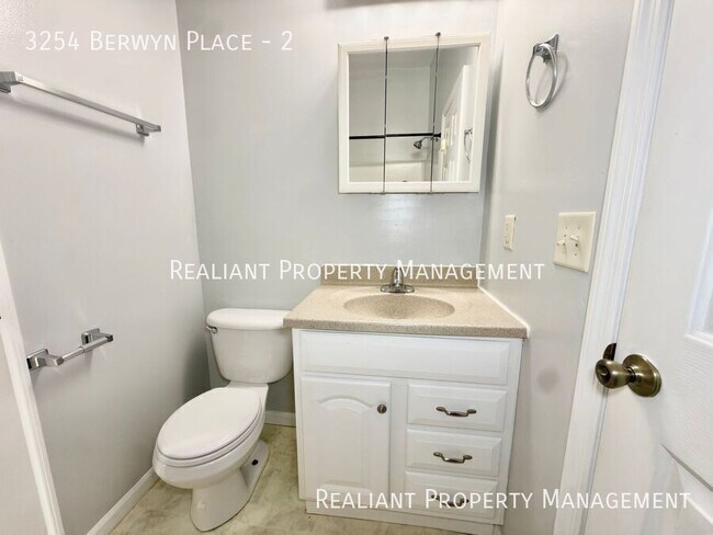 Building Photo - 3254 Berwyn Pl
