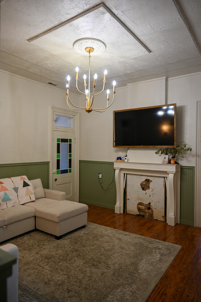 Shared Family Room - 724 N 700 E