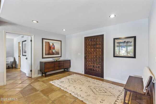 Building Photo - 7620 E Vía Del Placito