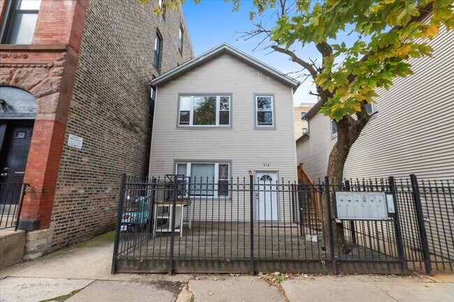Primary Photo - 516 N May St