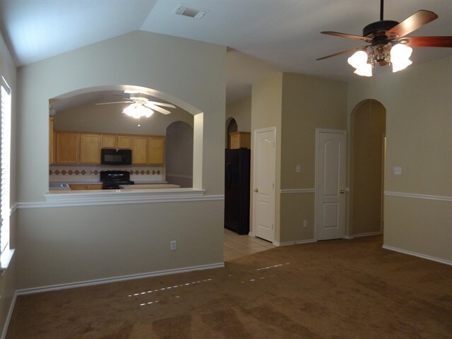 Building Photo - 1819 Manor Dr