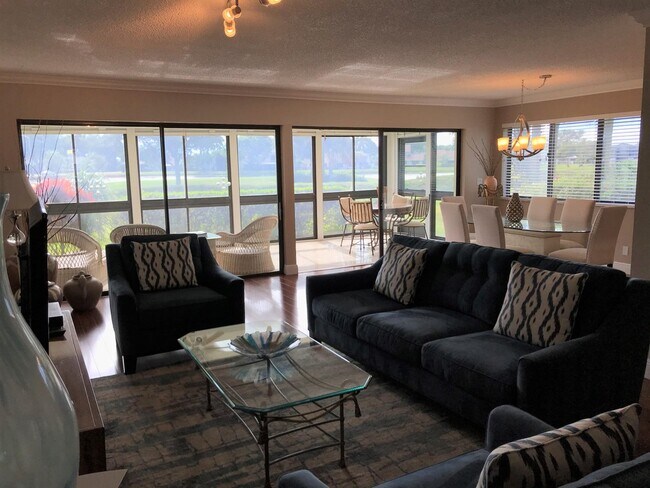 Building Photo - 5519 Fairway Park Dr