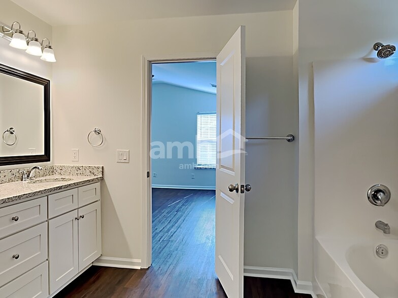 Building Photo - 37 Sand Live Oak Dr