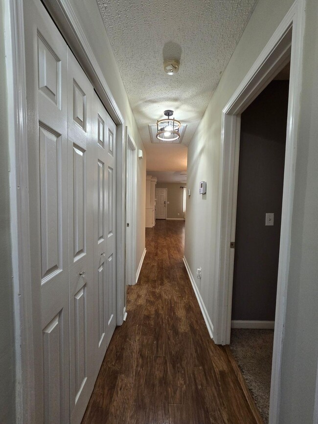 Building Photo - 901 Tristan St