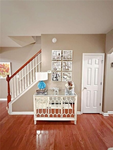 Building Photo - 2708 Beynon Ln NE