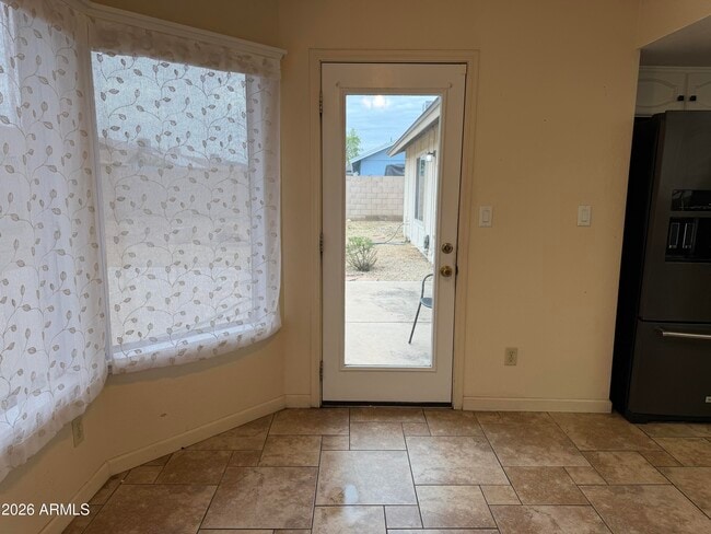 Building Photo - 7126 W Sunnyside Dr