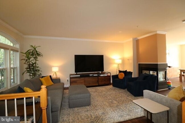 Building Photo - 308 Garden View Square