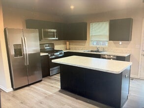 Building Photo - 901 Wilson St