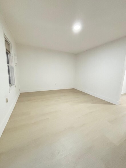 Building Photo - 2035 NW 26th St