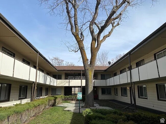 Building Photo - 1555 E 3900 S