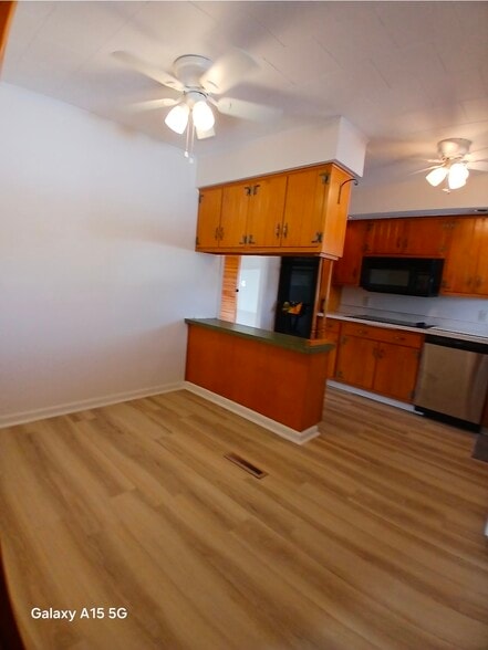 Building Photo - 304 Marshall St