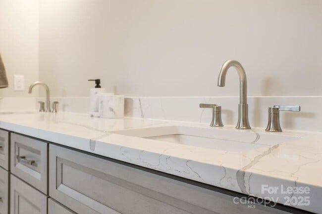 Building Photo - 21 Craftsman Overlook Rdg