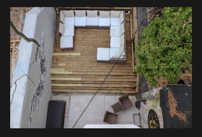 Building Photo - 47TH_1128