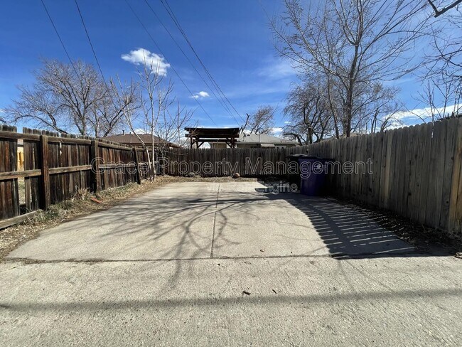 Building Photo - 2955 N Quebec St