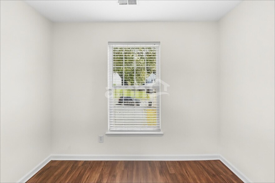 Building Photo - 1442 Deer Forest Dr