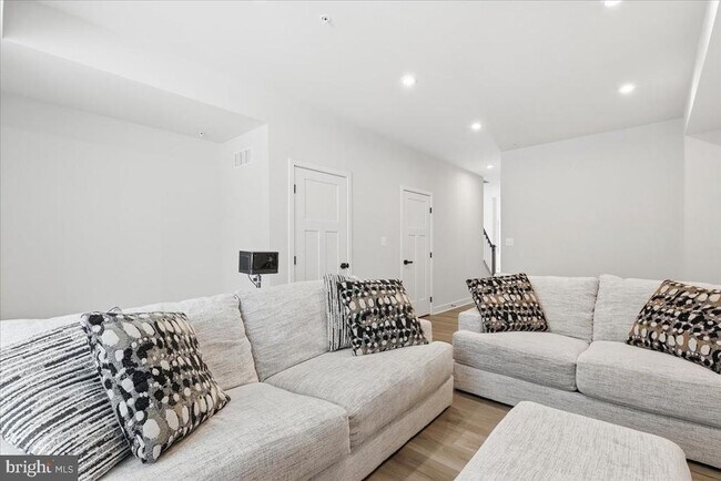 Building Photo - 7810 Yona Ct