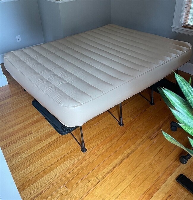 Building Photo - 132 Rawson Rd