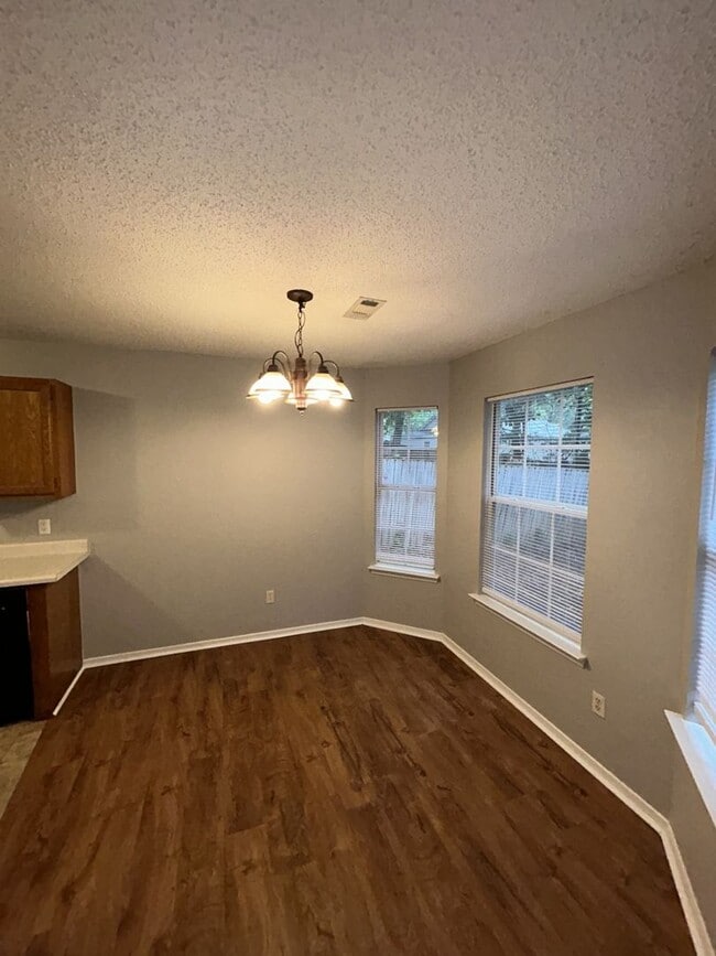 Building Photo - Charming 3-Bed, 2-Bath Home with Garage in...