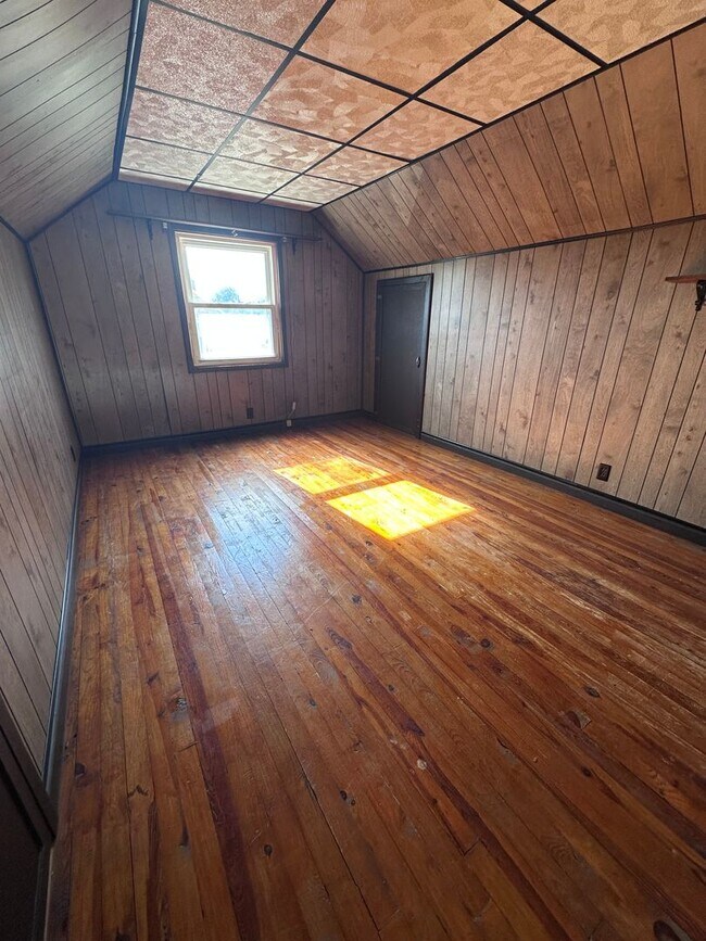Building Photo - Cape Cod in Middletown 4 bedroom