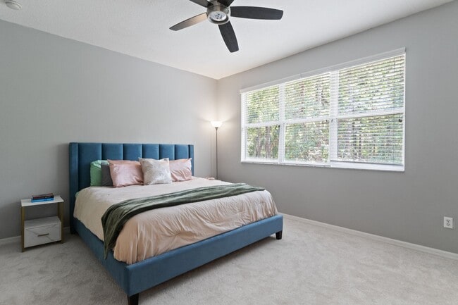 Building Photo - West Meadows 3 Bedroom Townhome Awaits!