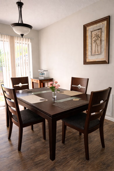 Building Photo - 1820 Martin St