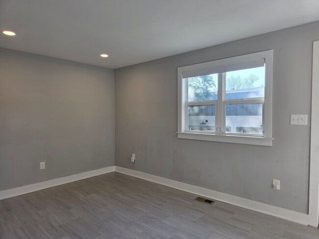 Building Photo - Gorgeous one of a kind 5 bedroom home fully updated