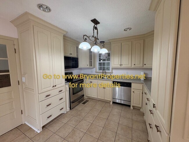 Building Photo - Single Family