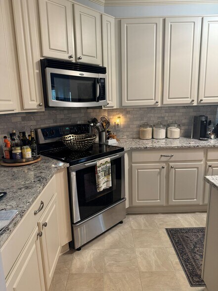 Building Photo - 6144 Braet Rd