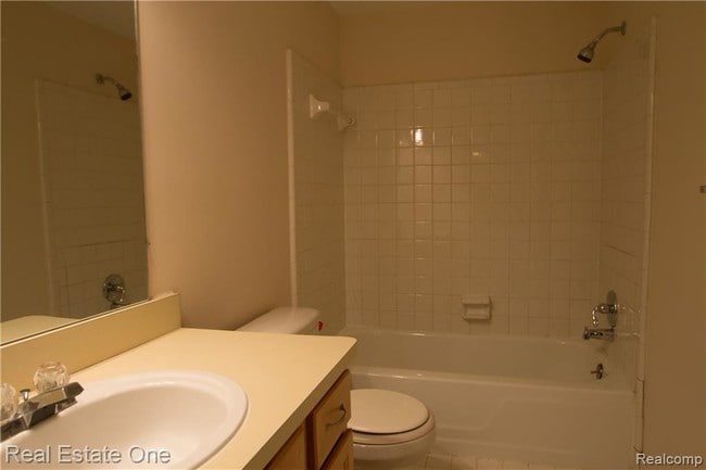 Building Photo - 27081 Farmbrook Villa Dr