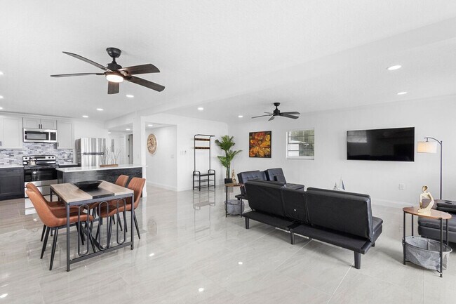 Building Photo - 1780 Lake St