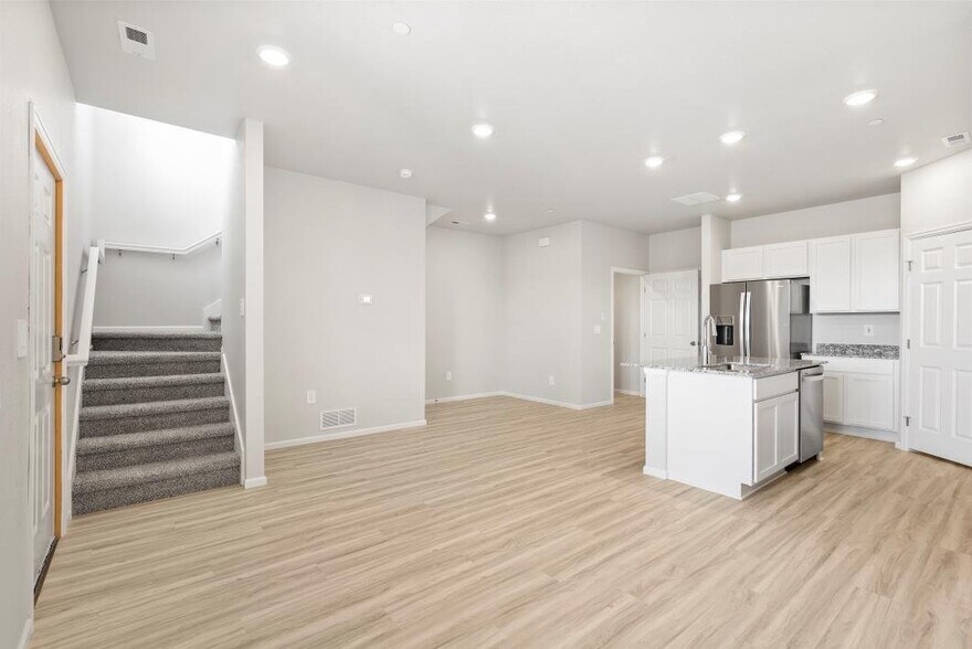 Building Photo - 1616 Riverplace Dr