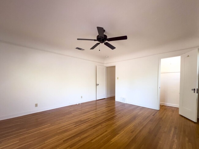 Building Photo - Storybook 3BR Home in Pretigious Rossmoyne...