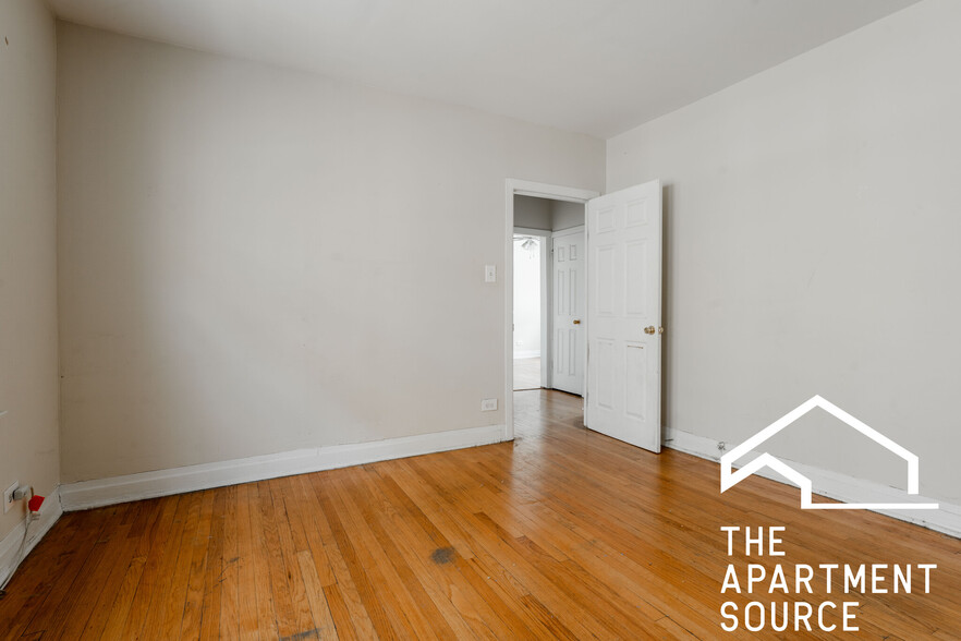 Building Photo - 4409 N Kenneth Ave