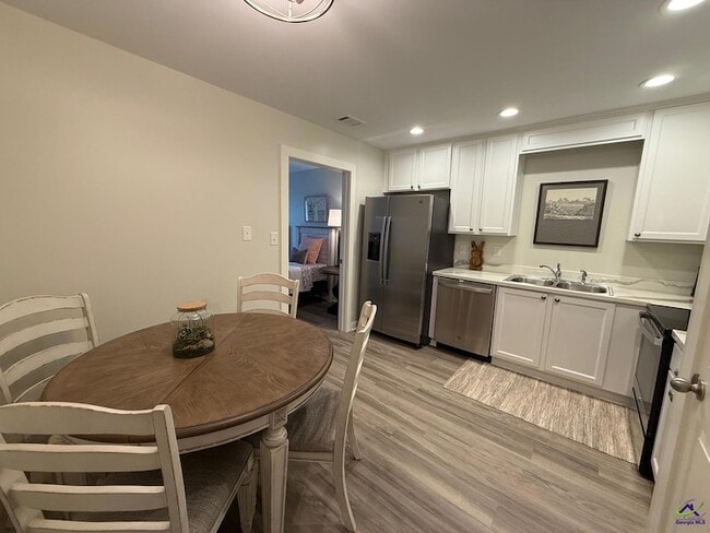 Building Photo - 123 Webster Wy