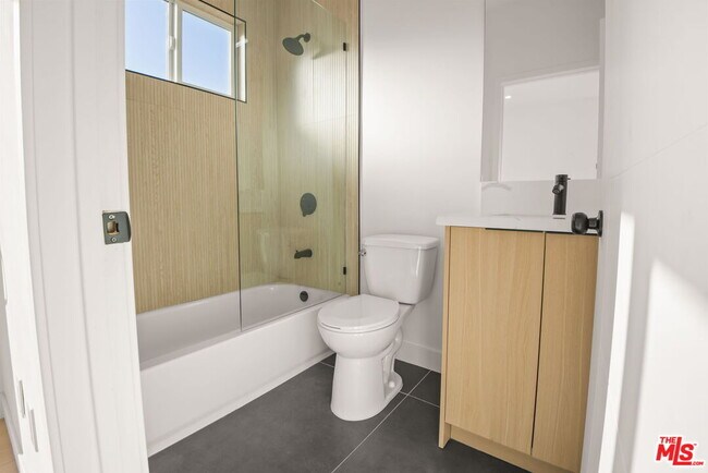 Building Photo - 1709 Burnside Ave