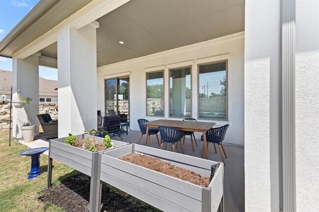 Building Photo - 523 Hallwood Dr