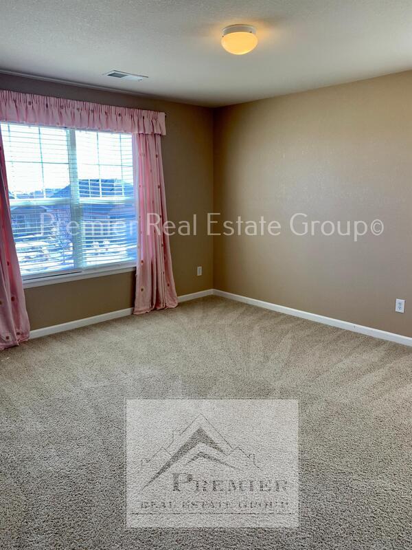 Building Photo - 5984 Revelstoke Dr
