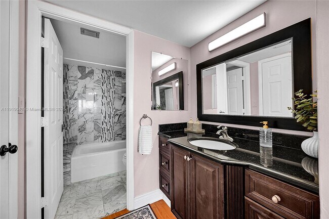 Building Photo - 3200 Port Royale Dr N