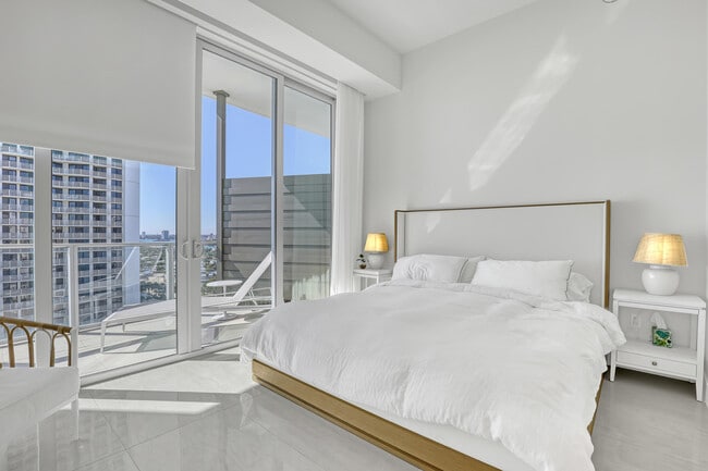 Building Photo - 3100 N Ocean Dr