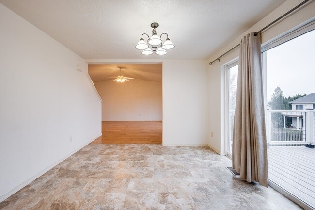 Building Photo - MOVE-IN SPECIAL! Bright & Spacious 4-Bedroom Home in One of Pullman’s Most Desirable Neighborhoods