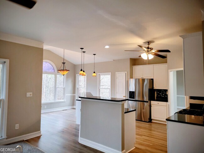 Building Photo - 1523 Fallen Leaf Dr SW