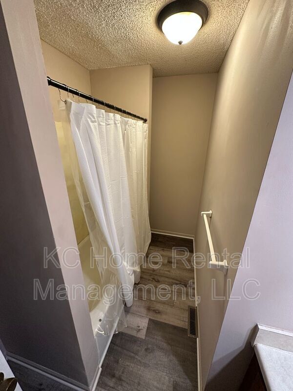 Building Photo - 426 Castle Dr