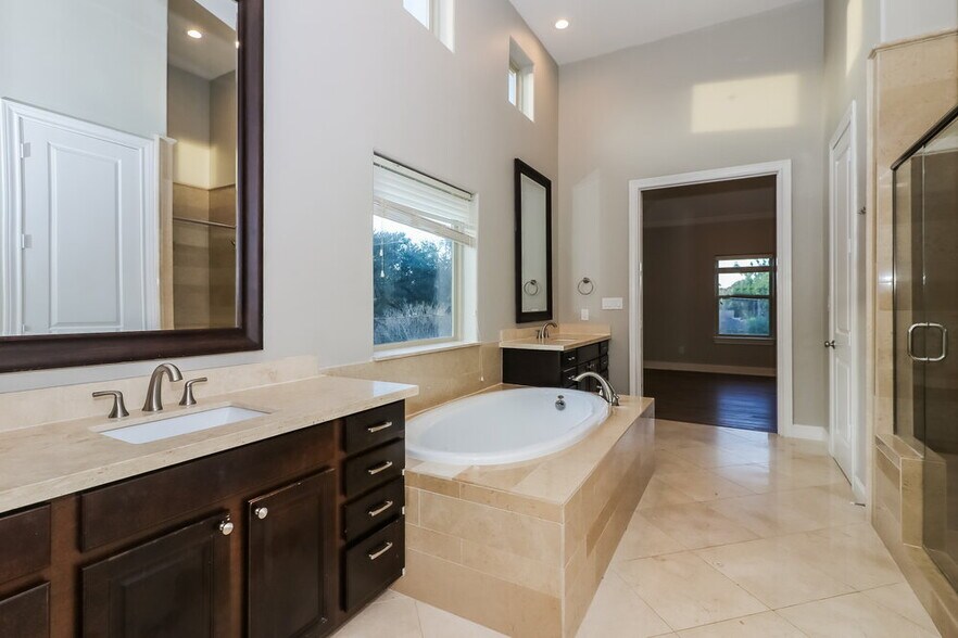 Building Photo - 8724 Kempwood Dr