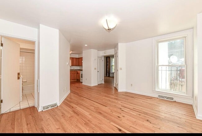 Building Photo - 2315 N Oakland Ave