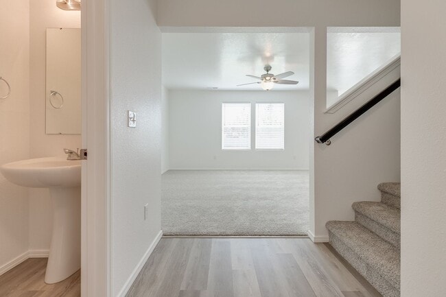 Building Photo - Beautiful 3 Bedroom Townhome for Lease!