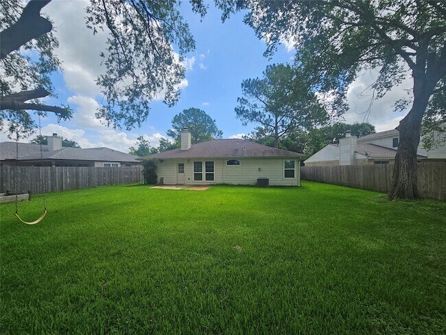 Building Photo - 3206 Pebble Lake Dr